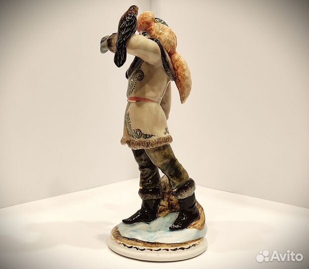 Фарфоровая статуэтка Соколиная охота