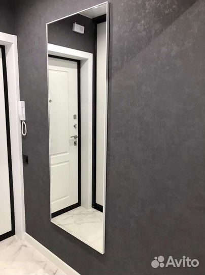 Зеркало в алюминиевой раме