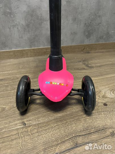 Самокат малиновый 1-5 лет