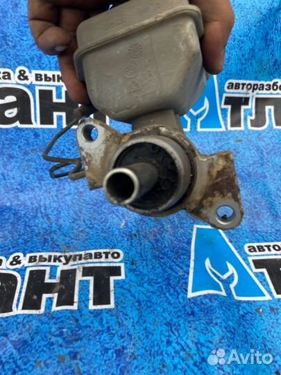 Главный тормозной цилиндр Opel Vectra B X18XE 1999