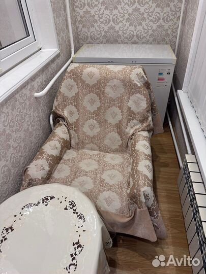 Кресло и столик