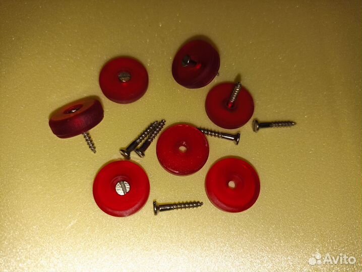 Кнопки красные правой клавиатуры с шурупчиком