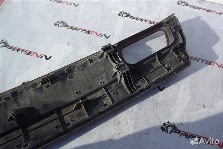 Накладка крышки багажника Мазда 323 ва