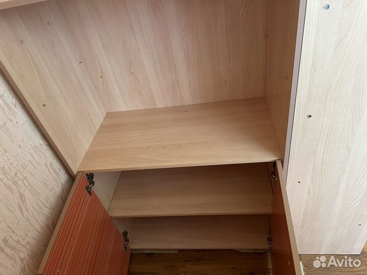 Детская кровать чердак со столом и шкафом