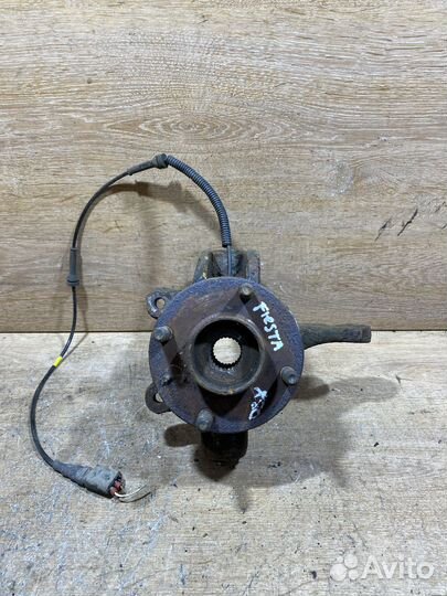 Поворотный кулак левый Ford Fusion X80