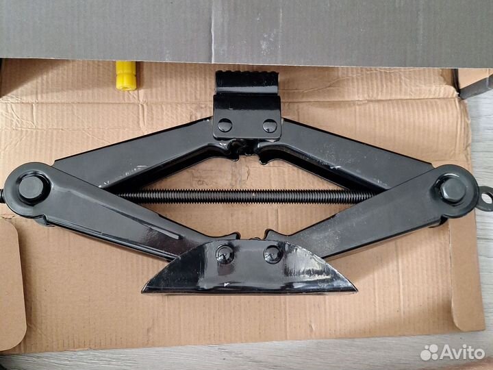 Домкрат ромбический (1,5 тонны)