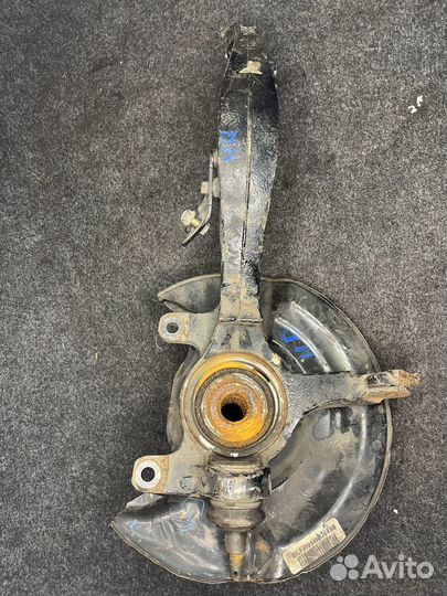 Поворотный кулак правый Honda