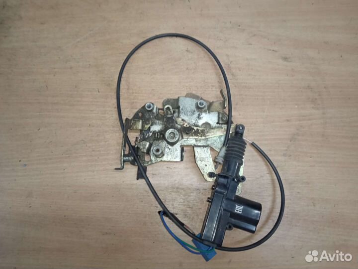 Замок сдвижной двери Mercedes W638 Vito Мерседес