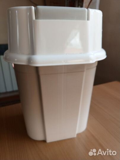 Ведро для мусора с подвижной крышкой
