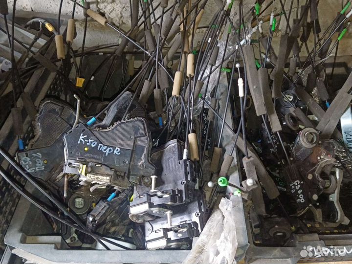 Замок двери задний правый левый Lexus is 250