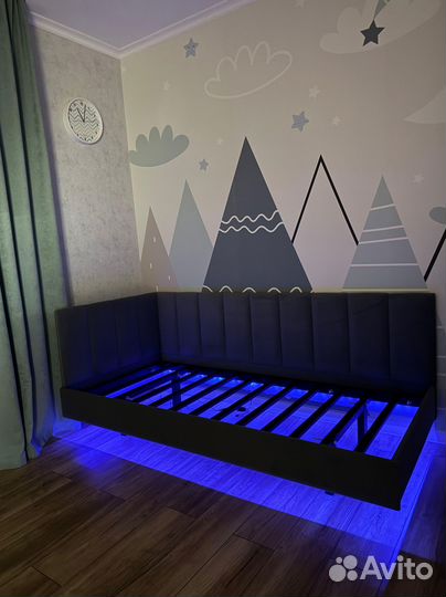 Детская парящая кровать