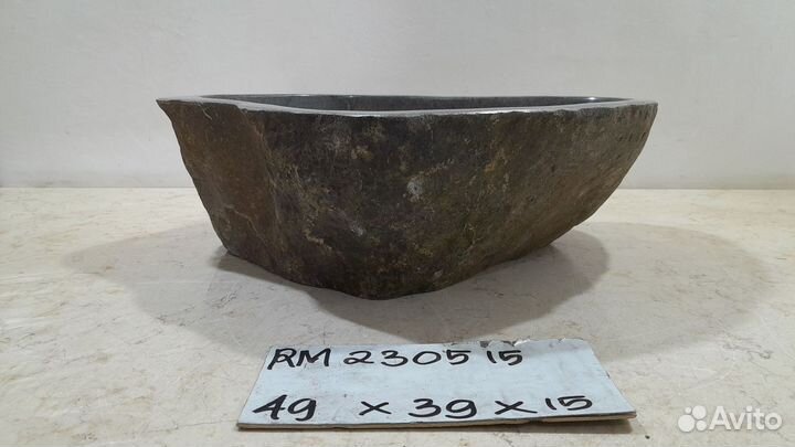 Раковина из речного камня