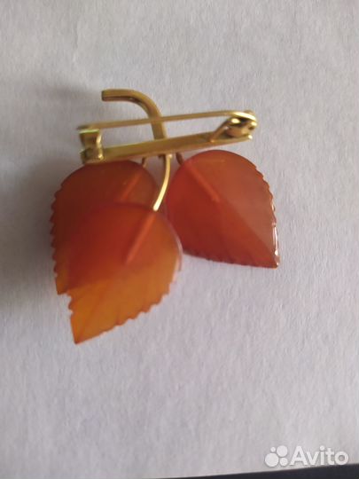 Брошь СССР из янтаря