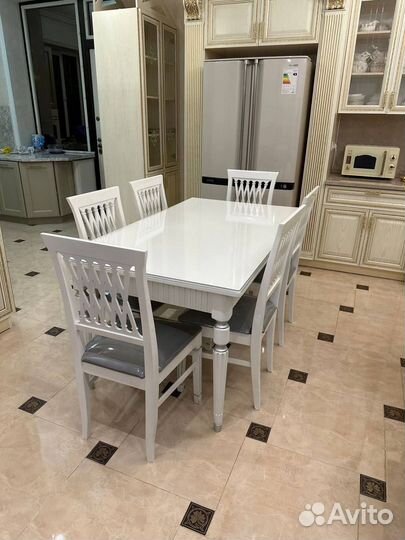 Кухонный стол и стулья новые