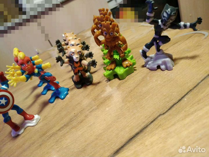 Игрушки marvel и леди баг из киндера