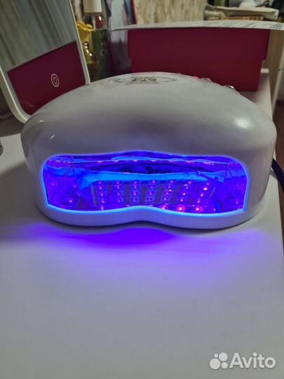 Ультрафиолетовая лампа для сушки ногтей