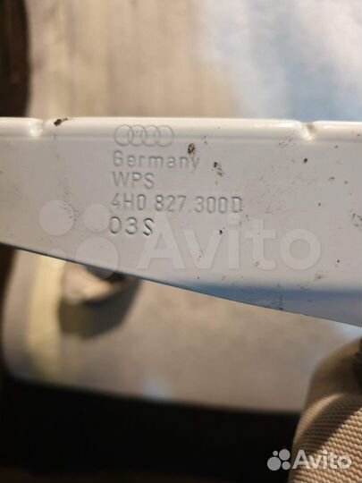 Петля багажника правая задняя Ауди А8 Д4