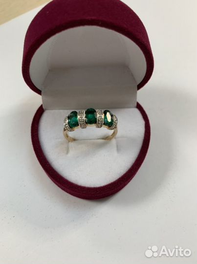 Золотое кольцо с бриллиантами 585