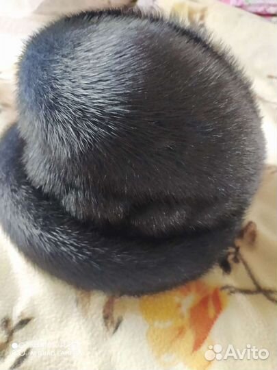 Женские меховые шапки