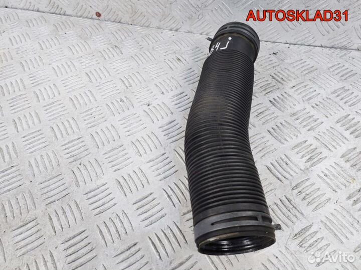 Патрубок воздушного фильтра VW Golf 4 1J0129684J