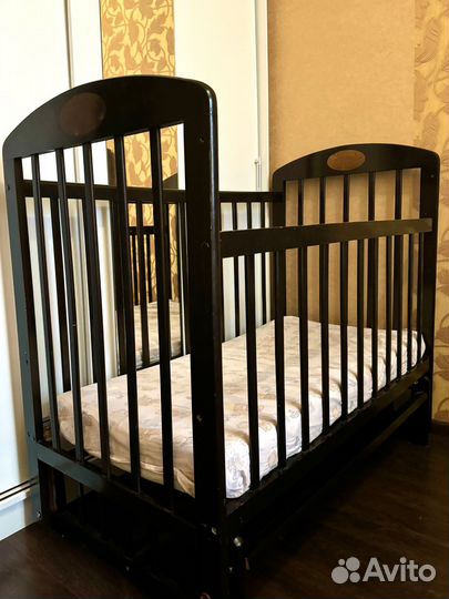 Детская кроватка с маятником бу