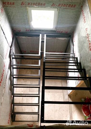 Прямая лестница на металлокаркасе