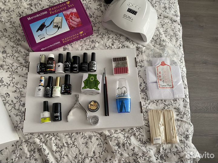 Набор для маникюра с лампой и лаками