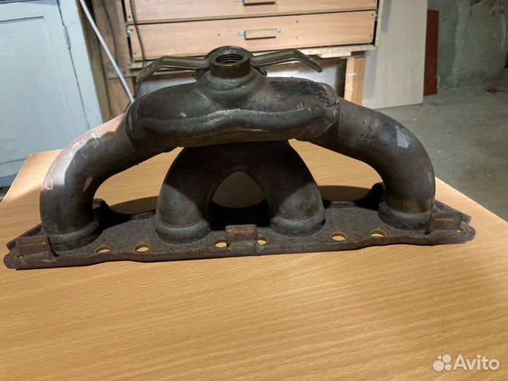 Коллектор выпускной Volkswagen Passat B6 2005-2010