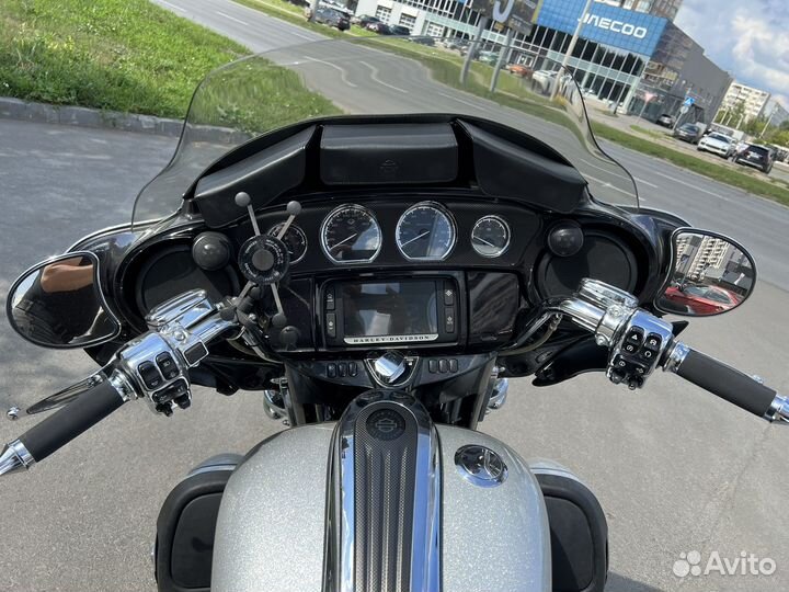 Harley Davidson Street Glide CVO