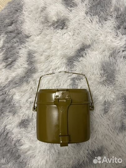 Армейские котелок и фляга старого образца