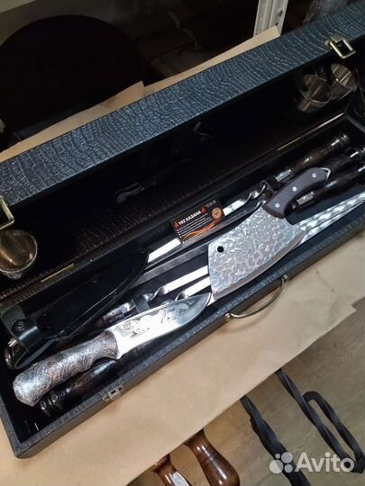 Подарочный набор шампуров в чемодане