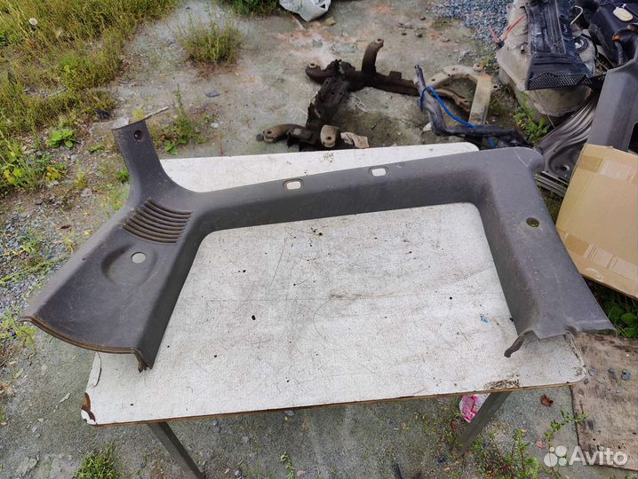 Обшивка багажника левая и правая nissan terrano 2