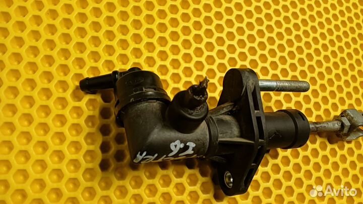 Главный цилиндр сцепления Kia Spectra