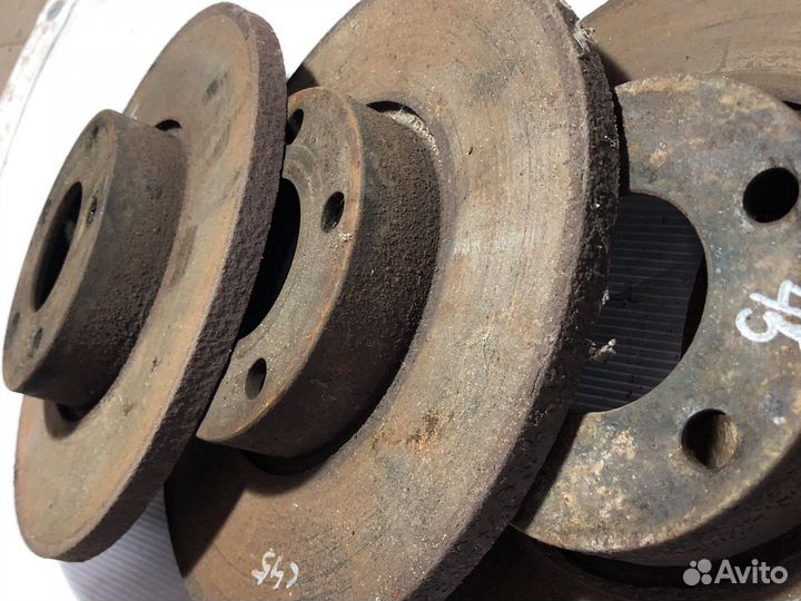 Передний тормозной диск Ауди 100 с45