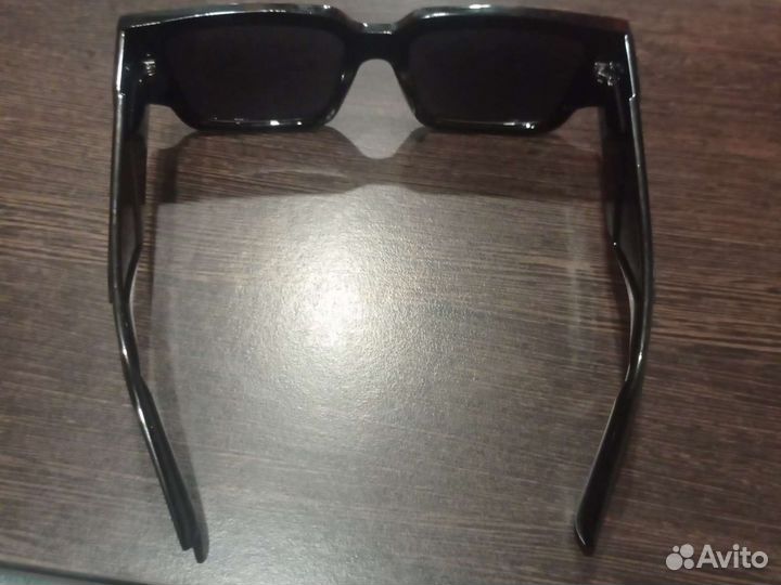 Солнечные очки prada