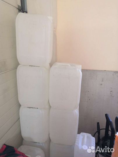 Канистры пластиковые бу 30 литров, чистые