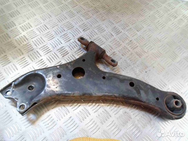 Рычаг передний правый нижний Toyota Venza GV10