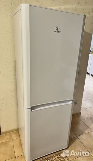 Холодильник indesit