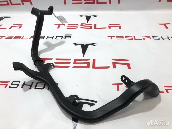 Воздуховод печки Rivian R1T 2022 PT00062894-B