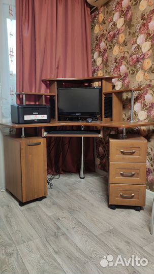 Компьютерный стол