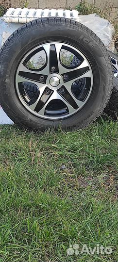 Нива. Зимняя шипованная резина на литых дисках