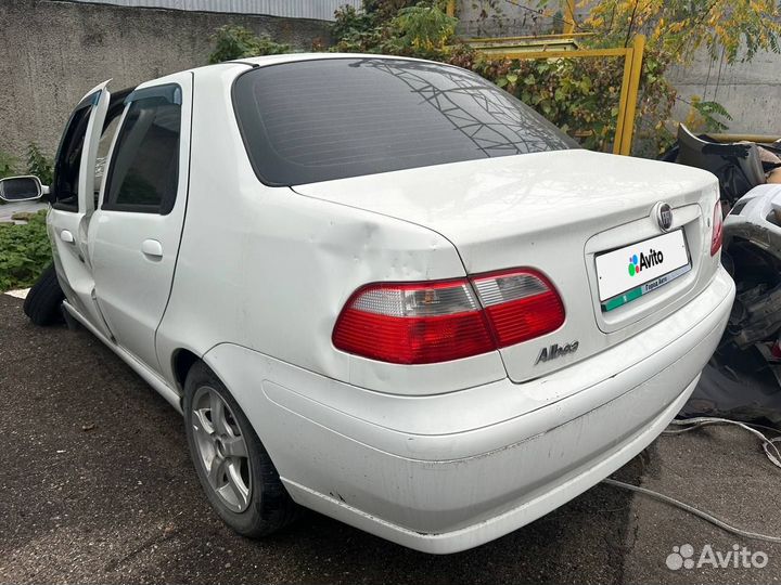 FIAT Albea 1.4 МТ, 2011, битый, 140 000 км