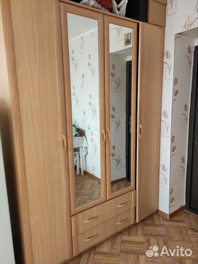 Шкаф распашной 4-х створчатый с зеркалом