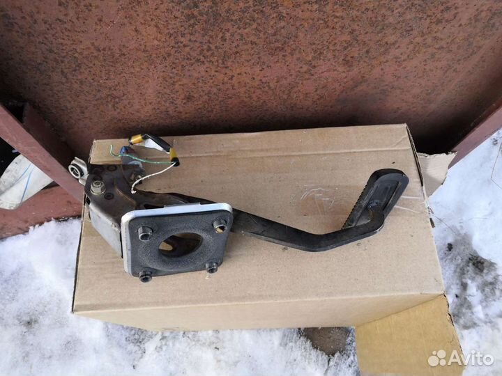 Педаль тормоза toyota под АКПП