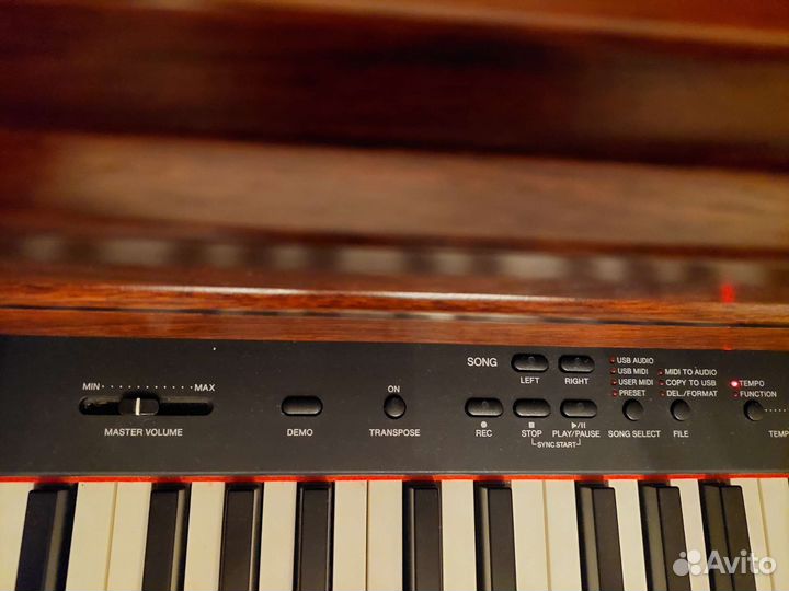 Цифровое пианино yamaha