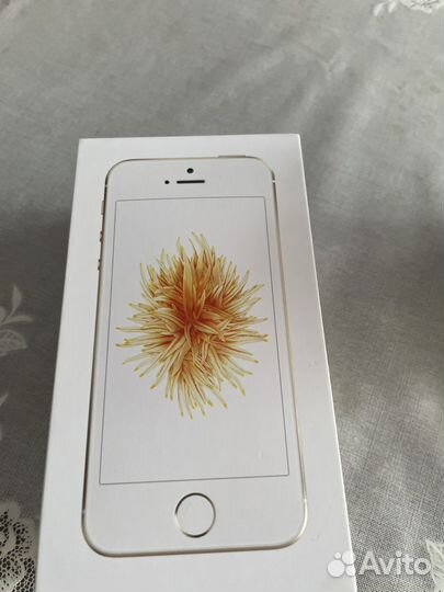 Телефон iPhone SE