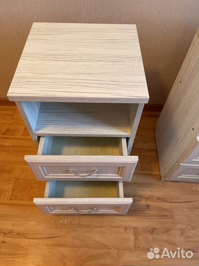 Тумба прикроватная белая