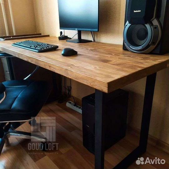Компьютерный стол из массива