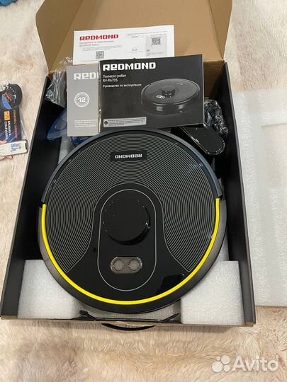 Робот-пылесос Redmond RV-R670S