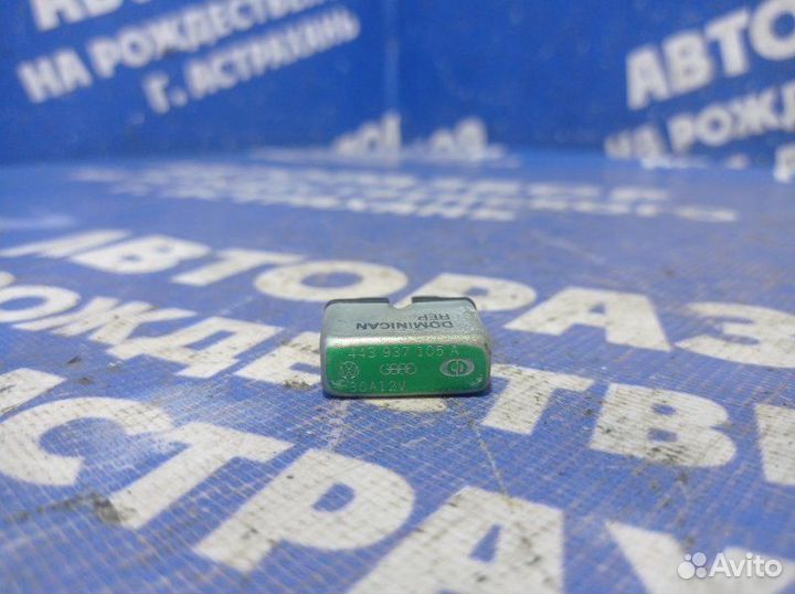 Предохранитель Audi A6C5 седан 2001